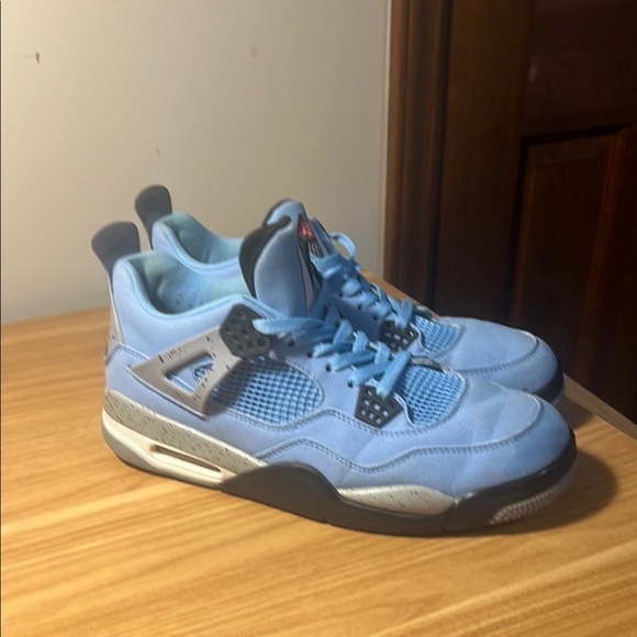 Jordan 4 Retro University Blue (CT8527-400) Size 12 - Picture 3 of 6